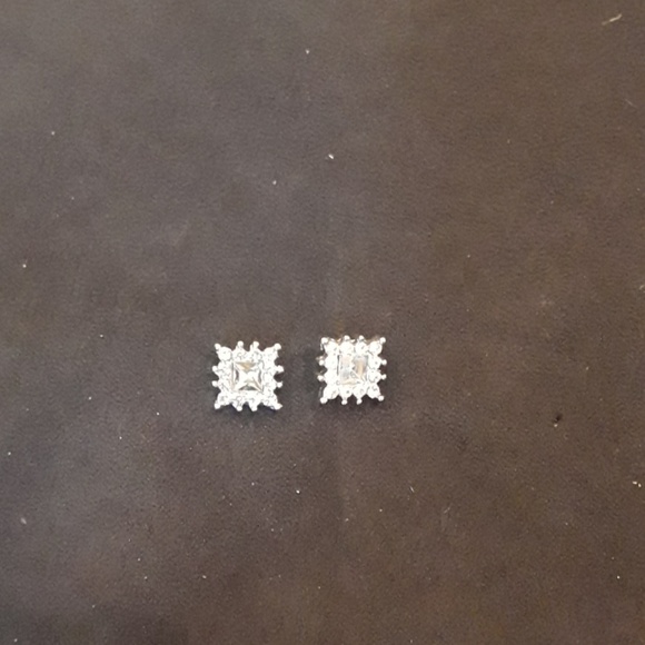 Square / Diamond Shaped Studs💎⚡ - Picture 4 of 8